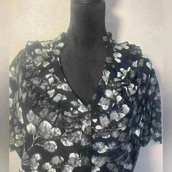 Style & Co. Floral Ruffle Floral Black and White Button-Front Blouse - Size 2X - Picture 2 of 7